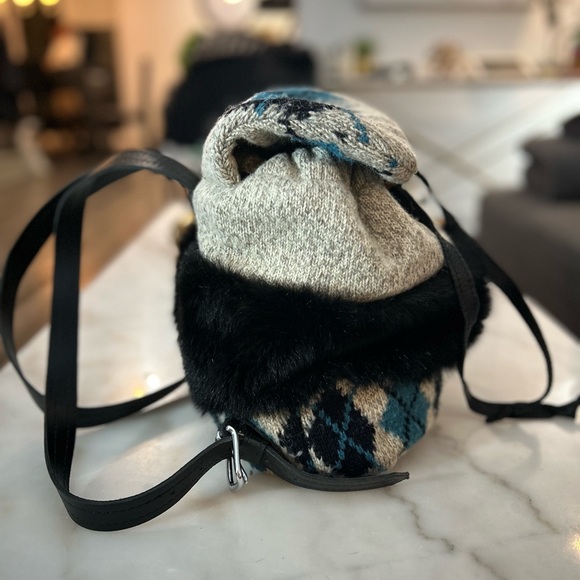 Harricana fur and wool back pack purse. Made in Canada - Picture 7 of 11